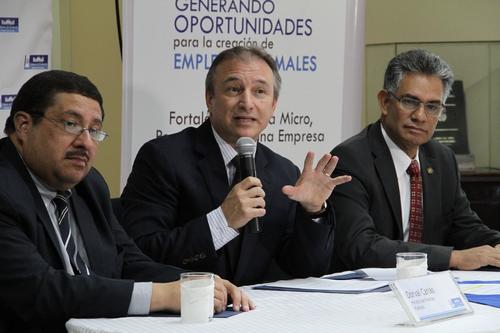 El ministro de econom&iacute;a, Sergio de la Torre, ha defendido en varios foros la ley de inversi&oacute;n y empleo. (Foto: Facebook Sergio de la Torre).