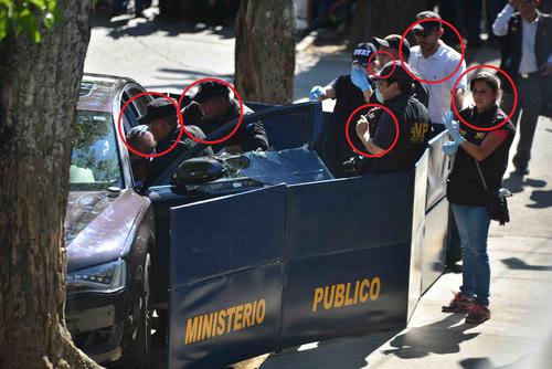 Los técnicos en investigación serán dotados de uniformes nuevos. Durante la administración de Claudia Paz y Paz usaban overoles celestes. (Foto: Soy502) 
