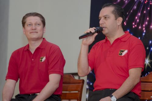 Representantes de la Cervecer&iacute;a Centro Americana explican la log&iacute;stica que se llevar&aacute; a cabo ese d&iacute;a. (Foto: Eddie Lara/Soy502)