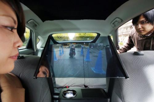 La nueva tecnolog&iacute;a permite ver la parte trasera del veh&iacute;culo al tratar de estacionarse. (Foto: Google)