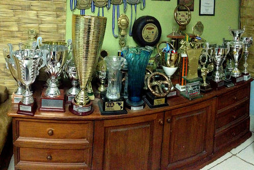 En poco m&aacute;s de 4 a&ntilde;os de competencia, &Iacute;an colecciona una estanter&iacute;a completa de trofeos de sus distintas competencias