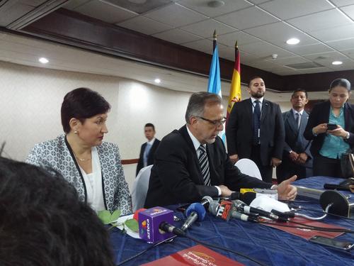 Thelma Aldana, fiscal general, e Iván Velásquez, jefe de la CICIG, ofrecieron declaraciones, un día después de que Otto Pérez quedó sin inmunidad. (Foto: Mario Cordero/Soy502)