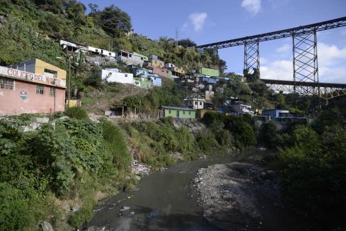 El río Las Vacas es receptor de desagües y se ha utilizado como un botadero clandestino de basura. (Foto: Wilder López/Soy502)