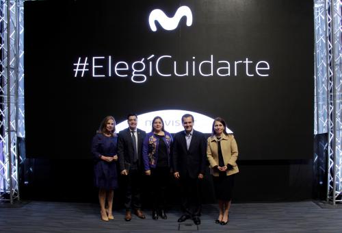 Expositores: Francis Masek, responsable del Portal Dialogando en Guatemala; Gabriel Ju&aacute;rez, viceministro de TIC&acute;s del Ministerio de Gobernaci&oacute;n; Claudia Hern&aacute;ndez, directora de la Fundaci&oacute;n Sobrevivientes; Ra&uacute;l Alas, gerente de Comunicaci&oacute;n y RRPP Telef&oacute;nica Guatemala; y Diana Brown, directora Ejecutiva de la Asociaci&oacute;n de Colegios Privados.