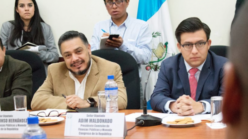 El diputado Adim Maldonado (d), junto a Javier Hernández durante una citación en el Congreso. (Foto: FCN). 