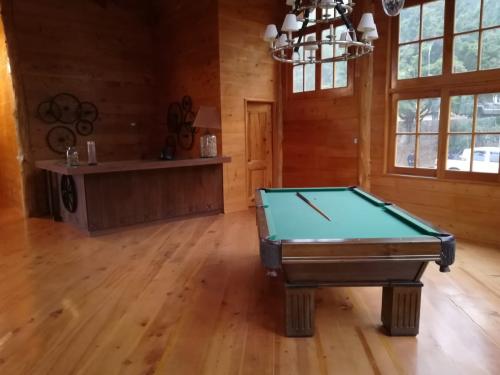 Una mesa de billar fue localizada. (Foto: MP)