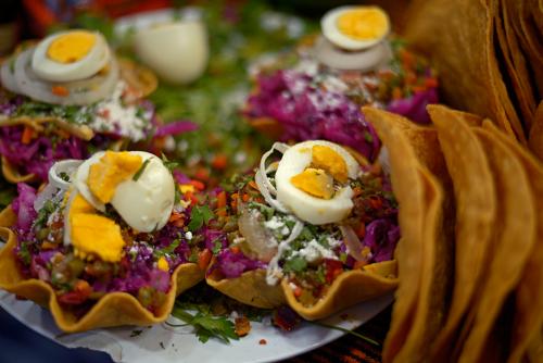 Si tienes mucha hambre, seguramente con una enchilada te sentirás satisfecho. (Foto: Wilderd López)