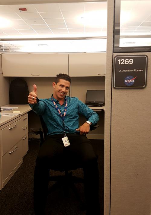 A sus 29 a&ntilde;os, Rosales cuenta con su propia oficina en el Centro Marshall de vuelos espaciales. (Foto: Cortes&iacute;a)