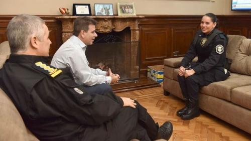 Ministro de Seguridad de Buenos Aires, Cristian Ritondo; comisario General, Fabi&aacute;n Perroni; y Celeste Ayala, sargento de la polic&iacute;a. (Foto: Infobae)