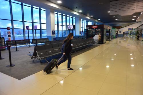 El Aeropuerto Internacional La Aurora cuenta con una sala espec&iacute;fica para atender a los viajeros que se quedan varados. (Foto: Archivo/Soy502)
