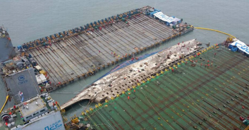 El gobierno coreano reflotó en ferry naufragado donde perecieron 304 personas. (Foto: Archivo AFP)