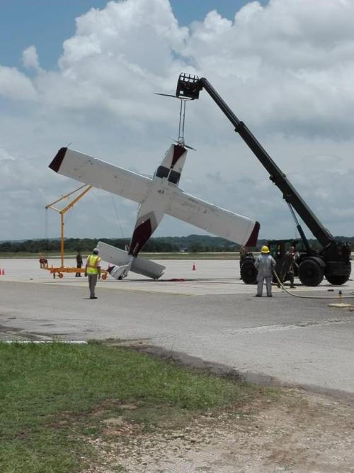 Las maniobras para reacomodarla duraron algunos minutos. (Foto: captura Facebook) 