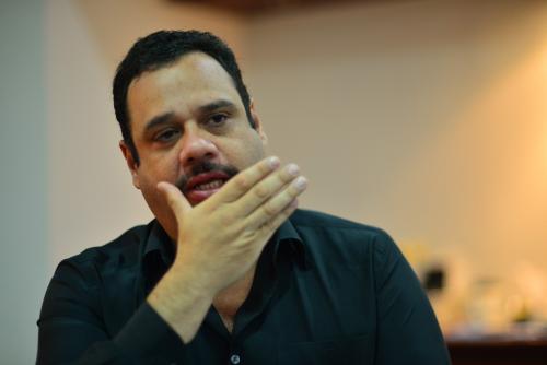 Benito en su despacho ministerial de la zona 13. (Foto: Jesús Alfonso/Soy502)