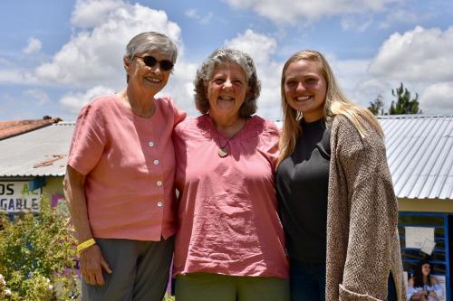 Carol Bellamy se ha reunido con voluntarios que actualmente trabajan en Guatemala e intercambian sus experiencias. (Foto: Embajada de Estados Unidos)
