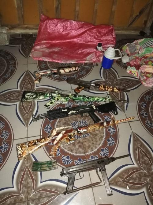 Las armas fueron localizadas por los investigadores. (Foto: PNC) 