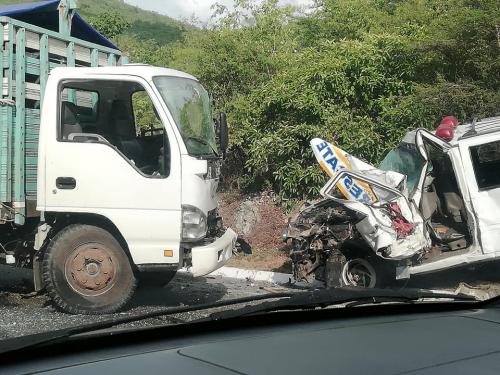 Los pilotos de ambos veh&iacute;culos quedaron con heridas. (Foto: captura de Facebook) 