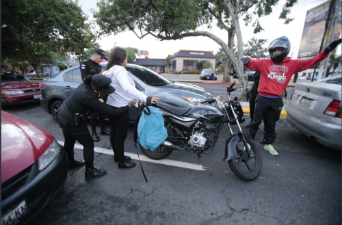 Varios guatemaltecos fueron identificados de esta forma. (Foto: Mingob) 
