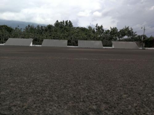 Algunos patios de secado de caf&eacute; fueron cubiertos por completo por la ceniza volc&aacute;nica. (Foto: Anacaf&eacute;)