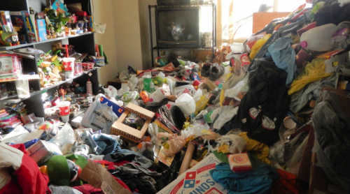 Los "hoarders" pueden poner en peligro su misma vida. (Foto: YouTube/Hazmat Solution)
