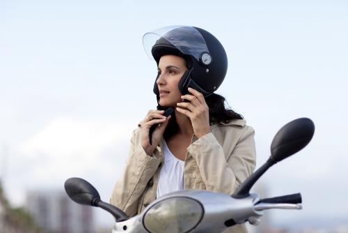 El casco es indispensable para manejar una motocicleta. (Foto: Shutterstock)