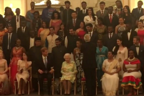 meghan Markle tiene un amala postura. (Foto: caputa de pantalla) 