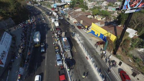 El accidente ocurrido cerca de San Cristóbal paralizó el tráfico. (Foto: Archivo Soy502)