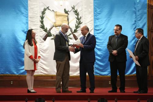 Eduardo Halfon recibe el Premio Nacional de Literatura Miguel Ãngel Asturias en 2018. (Foto: Ministerio de Cultura y Deportes) 