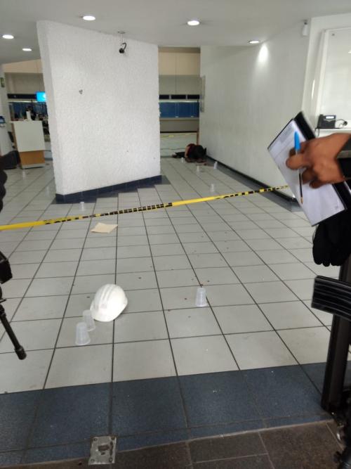 As&iacute; qued&oacute; el interior del banco. (Foto: L&oacute;pez D&oacute;riga) 