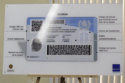 La huella digital ahora estar&aacute; en el reverso de la licencia de conducir. (Foto: Alejandro Bal&aacute;n/Soy502)