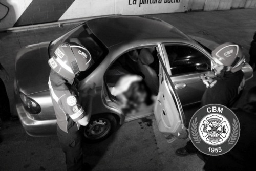 Así fue hallado el cuerpo del abogado. (Foto: Bomberos Municipales)