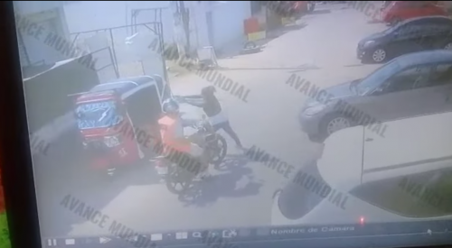 La mujer dispara contra un hombre en Ciudad Quetzal. (Foto: captura de pantalla) 