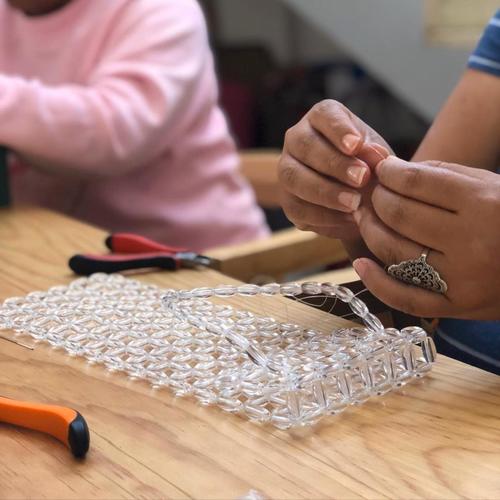 Artesanas que hacen los bolsos de Santo Remedio. (Foto: Majo Enriquez)