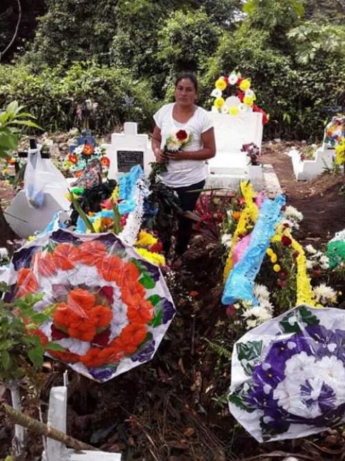 Doña Eufemia enterró los cuerpos de 38 de sus familiares. (Foto: Cortesía)