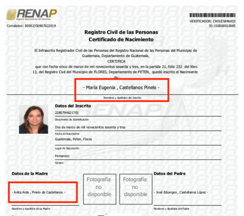 En el certificado de nacimiento de María Eugenia Castellanos, extendido por el Renap, se hace constar que es hija de Anita Aida Pinelo, quien aparece en Guatecompras como propietaria de la librería. (Captura de pantalla)