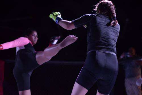 Roxana Pedroza contra Isabel Urquilla. (Foto:Wilder López/Soy502)