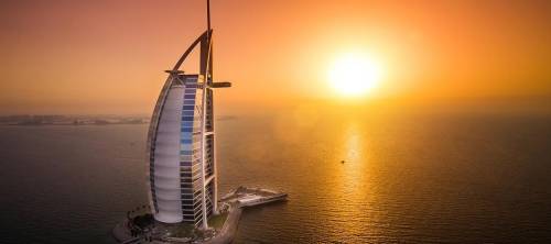 El Hotel Burj Al Arab Jumeirah en Dubai ha sido votado por varios años como el más lujoso del mundo. (Foto: revistagq.com)