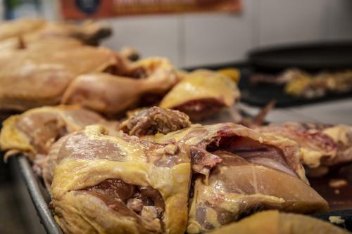 Comprar pollo en lugares no autorizados es un riesgo para la salud. (Foto: Victor Xiloj/Soy502)