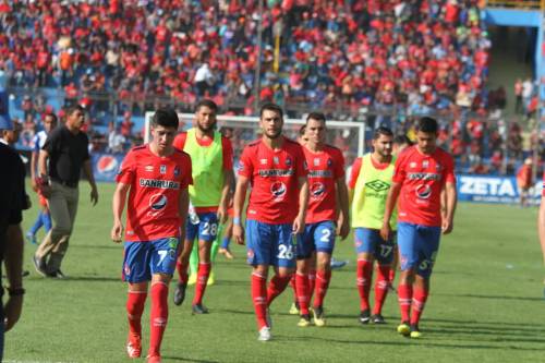 Pese al esfuerzo, Los Rojos de Municipal se fueron derrotados de su propio Estadio. (Foto: Luis Barrios/Soy502)