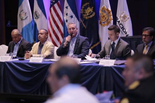 Los ministros de Seguridad y de Gobernación del Triángulo Norte, y el secretario de Seguridad de EE.UU., Kevin McAleen, sostuvieron una reunión en Guatemala. (Foto: Gobierno)