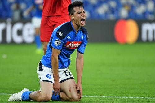 Hirving "El Chucky" lozano terminó maltratado tras el partido de Napoli contra el Salzburgo. (Foto: AFP) 