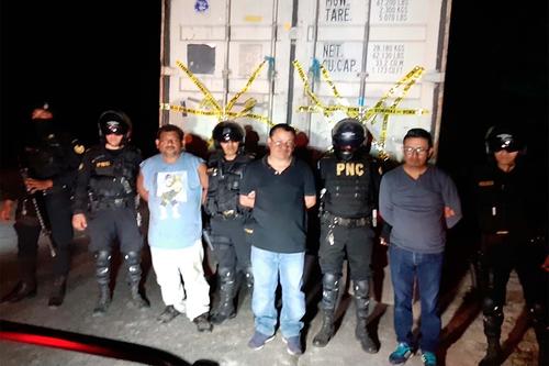 Miguel Ángel Dávila, Maynor Ramírez y Arnoldo Sánchez fueron detenidos por el transporte ilegal de Jade. (Foto: Nuestro Diario)