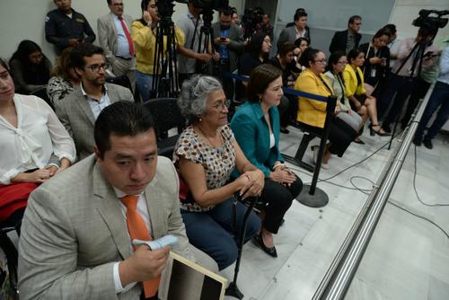 Sindicadas, abogados y familiares escucharon la resolución. (Foto: Wilder López/Soy502)