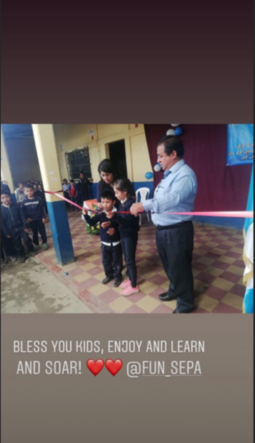 Pequeños en la inauguración del laboratorio. (Foto: Arturo Castro) 