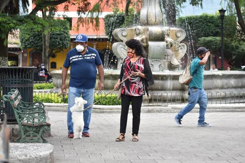 El distanciamiento social y uso de mascarilla es importante. (Foto: Fredy Hernández/Soy502)