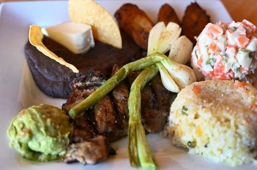 Ixcanul recomienda el churrasquito guatemalteco como plato estrella. (Foto: J. Scott Park | MLive.com)