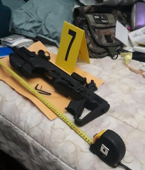 Una de las armas de fuego localizadas. (Foto: PNC) 