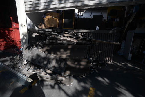 El 14 de diciembre a&uacute;n hubo una jornada para sacar los escombros del techo que se empez&oacute; a cambiar el mismo d&iacute;a. (Foto: Wilder L&oacute;pez/Soy502)