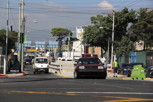 A partir del 16 de diciembre, se deshabilita el semáforo para incorporarse a la calzada Atanasio Tzul. (Foto: Fredy Hernández/Soy502)