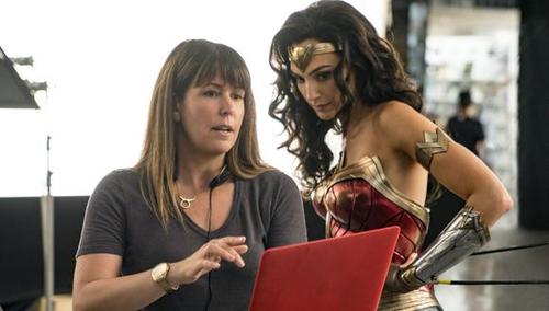 Gal galdot junto a Patty Jenkins. (Foto: Warner Bros.)