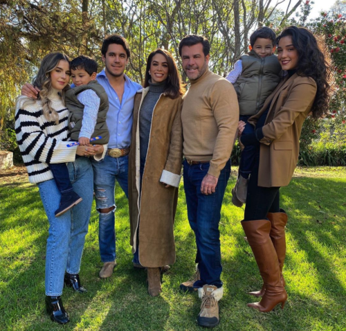 Biby, Eduardo y sus cinco hijos. (Foto Instagram)